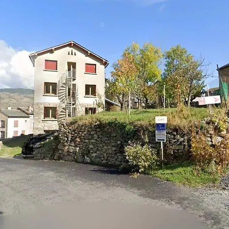 Calme à La Montagne Apartamento *